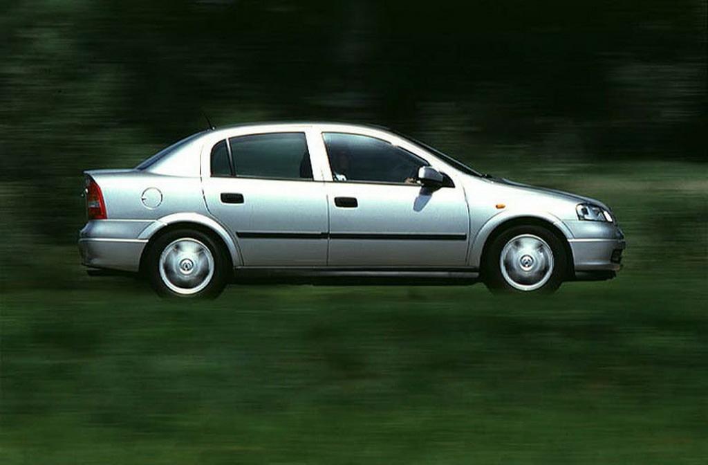 Foto exterior Opel Astra 1.6 16cv Edition