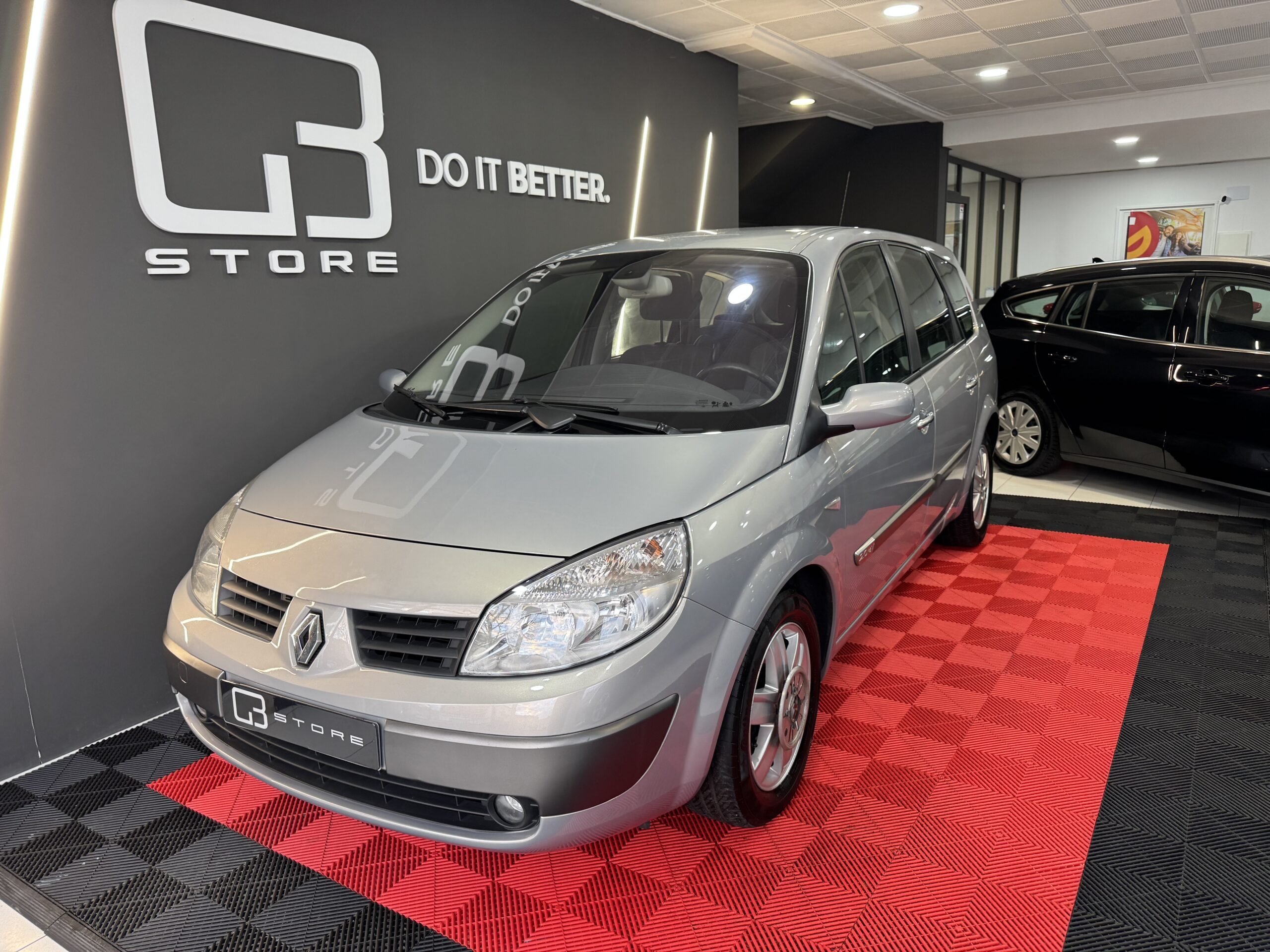 Foto exterior Renault Grand Scénic Confort Dynamique 2.0 16V 7 Plazas